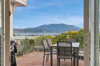 River and Mountain View Retreat, Sleeps 8 - 9