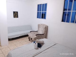 hostal casa planes de renderos con parqueo privado - 3