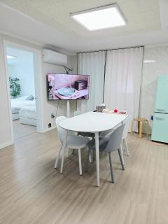 Spacious interior Free parking KSquare 2 rooms Netflix Magok Station within walking distance Gimpo Airport Longterm stays welcome - 8