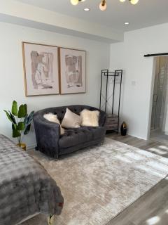 Luxury Private Room & Bath near Ajax GO - 6