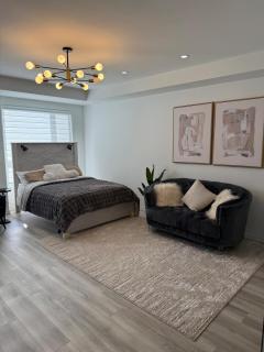 Luxury Private Room & Bath near Ajax GO - 5