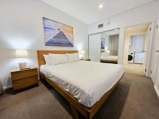 Chic City Living One Bed Apartment on Franklin St - sleeps 3 - 9