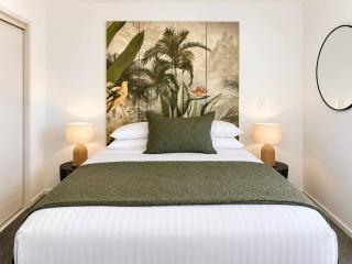 The Manchester - Luxury King Beds and Parking - 5