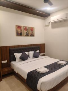 Hotel Sai Saran - 8