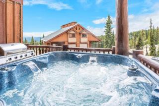 Forest Lane Hideaway - Luxurious Family Friendly Home w Private Hot Tub - 0