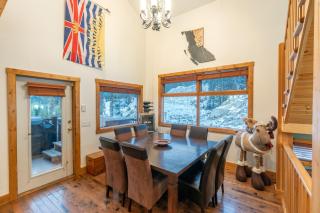 Forest Lane Hideaway - Luxurious Family Friendly Home w Private Hot Tub - 5