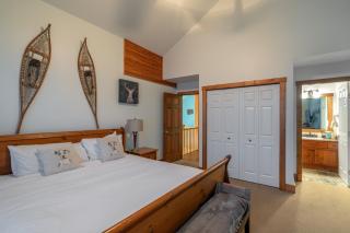 Forest Lane Hideaway - Luxurious Family Friendly Home w Private Hot Tub - 2