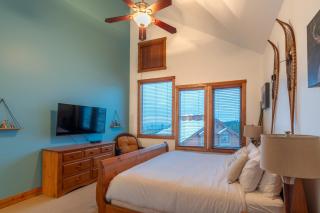 Forest Lane Hideaway - Luxurious Family Friendly Home w Private Hot Tub - 3