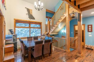 Forest Lane Hideaway - Luxurious Family Friendly Home w Private Hot Tub - 4