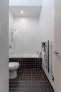 Central Luxe Retreat - Double Garage & Balcony - 6