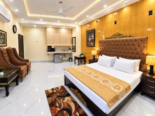 Luxe Heights Apartments - 7
