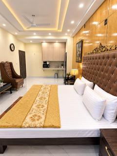 Luxe Heights Apartments - 4