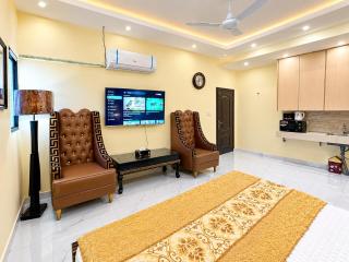 Luxe Heights Apartments - 2