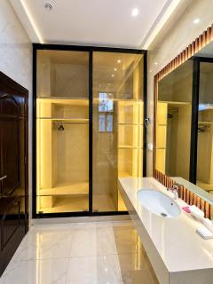 Luxe Heights Apartments - 1