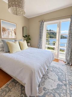 Waterfront Bach - Deck, Watersports & Pool Table - Picton - 5