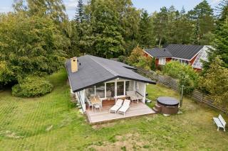 Holiday Home By The Sea With Hot Tub - 0