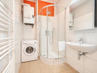 Balcony Apartment for 4 near Naschmarkt & U4 Metro - 3