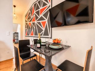 Balcony Apartment for 4 near Naschmarkt & U4 Metro - 6