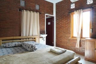 The Alamanda's Family Homestay - 6