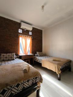 The Alamanda's Family Homestay - 3