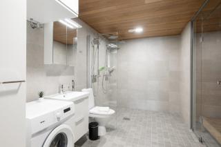 Two bedroom on 15th floor sauna and city views - 6
