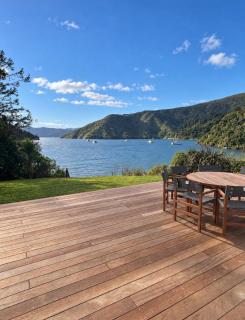 Waterfront Bach - Deck, Watersports & Pool Table - 0