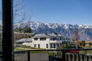 Townside Retreat | Twilight - 9