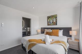 Townside Retreat | Twilight - 3