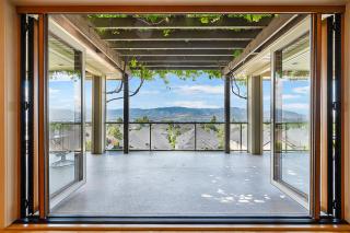 Full House with Amazing Okanagan Views and Hot Tub - 7