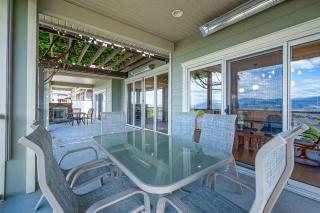 Full House with Amazing Okanagan Views and Hot Tub - 2