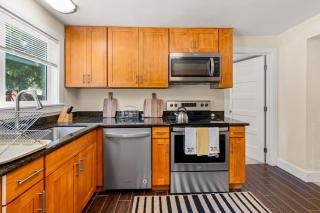 Private 4BR House Free Parking Near Airport &Mall - 2