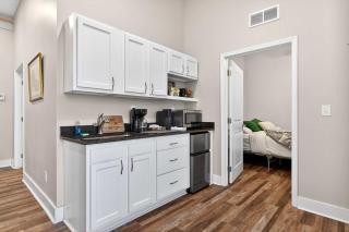 The Billy Walters Suite Modern Brick Retreat - 9