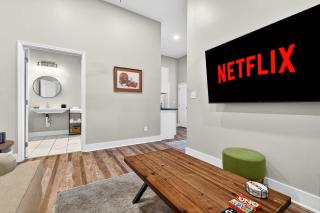 The Billy Walters Suite Modern Brick Retreat - 4
