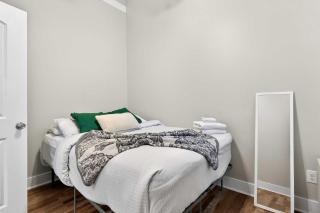 The Billy Walters Suite Modern Brick Retreat - 2