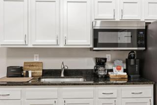 The Pete Rose Suite A Cozy Modern Brick Home - 4