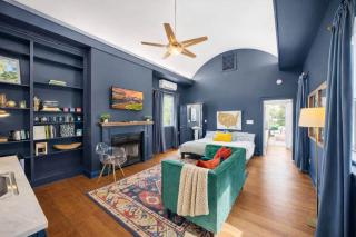 Stylish king studio in the heart of the Highlands - 8