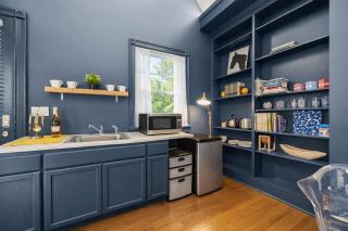 Stylish king studio in the heart of the Highlands - 9
