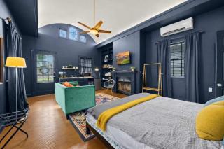 Stylish king studio in the heart of the Highlands - 6