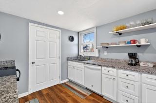 Relaxing & spacious home near Shelby Park District - 8