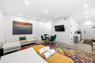 Modern studio apartment with dedicated workspace - 7