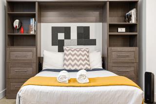 Modern studio apartment with dedicated workspace - 4