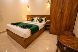 Revking--Hotel Relax Inn-Stay By The Ganga At Triveni Ghat 3-star hotel l Sturida Colony, Rishikesh - 1