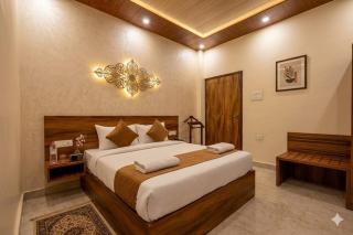 Revking--Hotel Relax Inn-Stay By The Ganga At Triveni Ghat 3-star hotel l Sturida Colony, Rishikesh - 6
