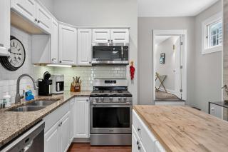 Spacious and cozy Highlands unit near attractions - 7