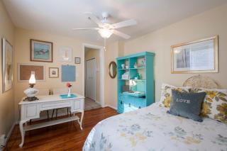 Spacious 3BR Crescent Hill Apt W Yard & Parking - 6