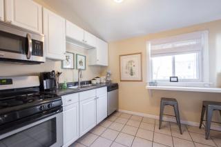 Spacious 3BR Crescent Hill Apt W Yard & Parking - 2