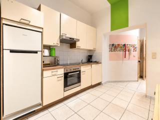 Apartment for 4 near Naschmarkt, Karlskirche & U4 Metro - 6