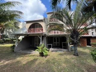 Cosy Renovated Bungalow with Pool by the Beach - 0
