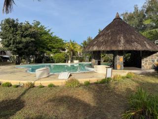 Cosy Renovated Bungalow with Pool by the Beach - 8