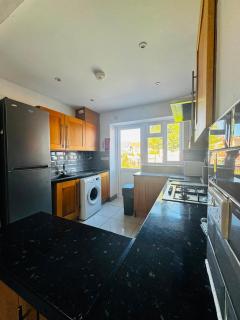 Bassett House, 5BR, 2 Free Parking - 7